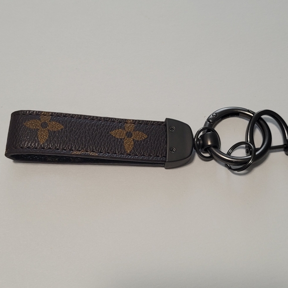 NEW Fashion Flower Keychain - Picture 2 of 3